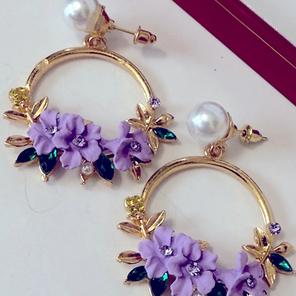 Fashion Jewelry Gold Floral Earrings with Lilac and Green Accents. - Picture 7 of 11